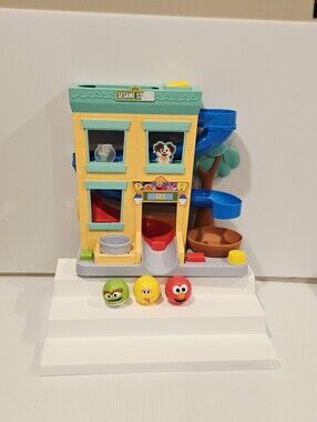 Sesame Street 'Round the Neighborhood Playset